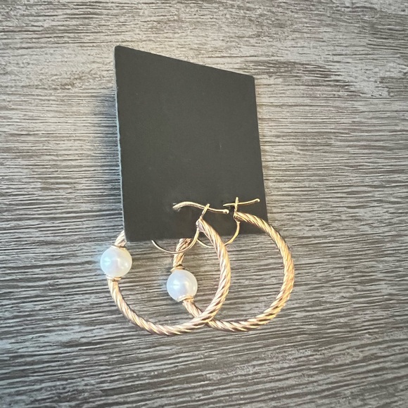 14k gold Pearl earrings - Picture 2 of 3
